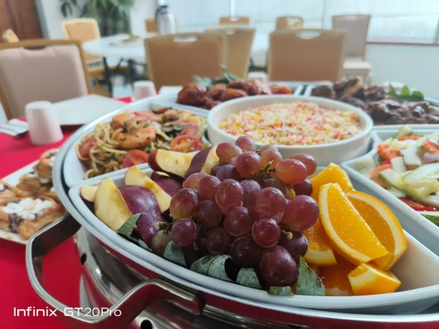 Pandangan sajian Dome VIP dengan buah-buahan