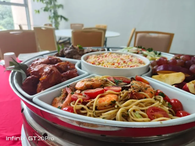Hidangan Dome VIP dengan pasta